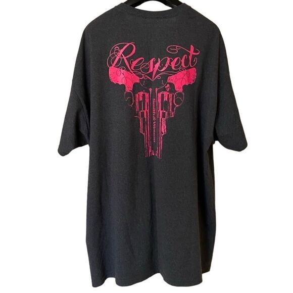 Smith & Wesson Women’s Black|Pink Respect Dual Pistol Graphic Shirt Sz XXL - Picture 1 of 9